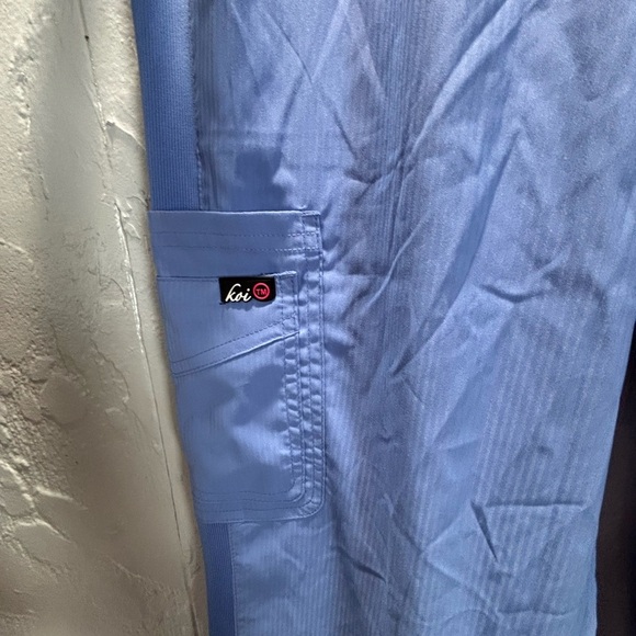 Blue Jumpsuit with Lightweight Fabric and Straight Leg Design - Picture 2 of 9